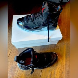 Jordan Jumpman Two Trey Black/university red-black Men’s size 11.5